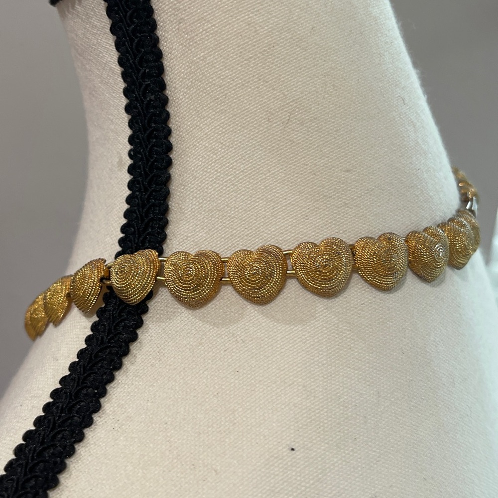 Gold Tone Vintage Heart Necklace - Picture 5 of 7